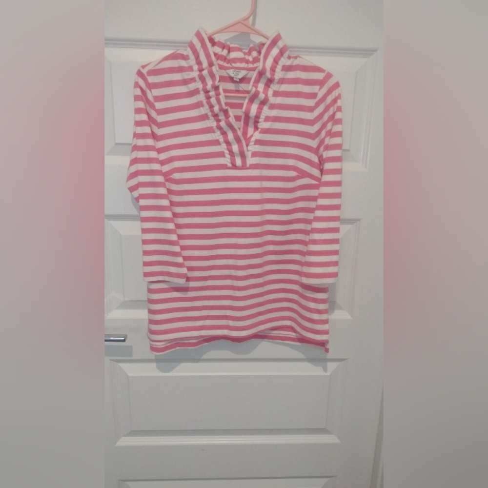 White and pink strip collar polo shirt
